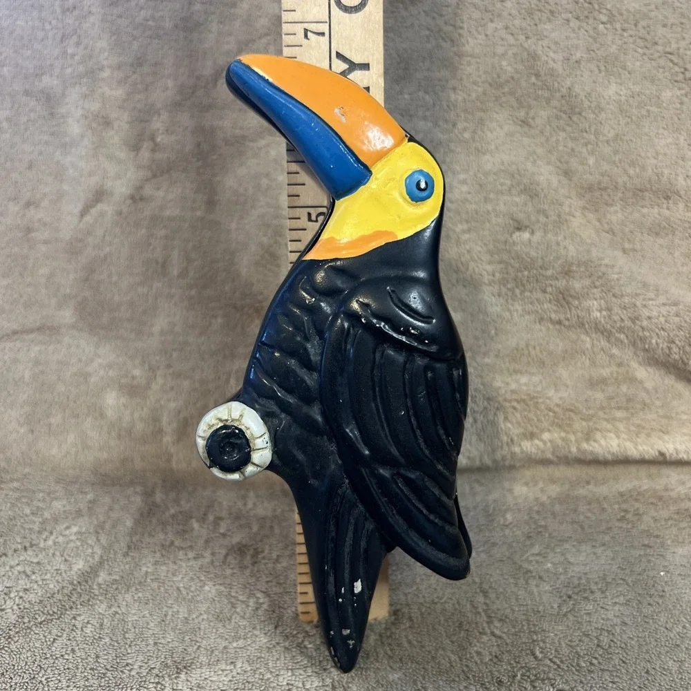 Vintage 80s Toucan Handpainted‎ Wooden Trinket Box Lucid Lines Sticker
